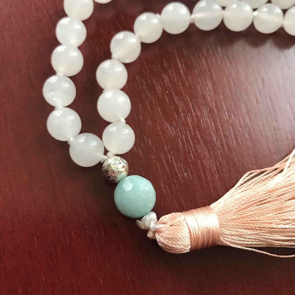 DEVINE FEMINE Moonstone mala necklace prayer beads - Picture 3 of 8